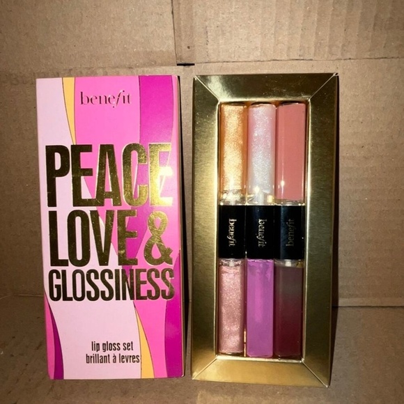 Benefit cosmetics Peace Love and Glossiness‎ lip gloss set lipgloss face